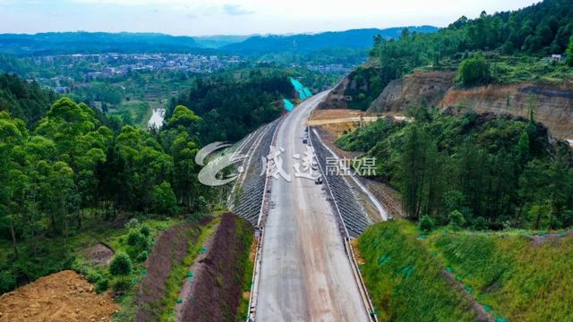 双向6车道!内江又一条高速公路即将通车,直通天府国际机场(图3) 双向6车道!内江又一条高速公路即将通车,直通天府国际机场(图3)