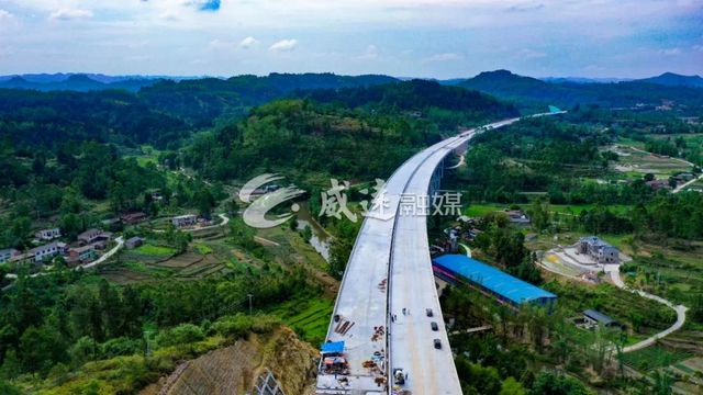 双向6车道!内江又一条高速公路即将通车,直通天府国际机场(图4) 双向6车道!内江又一条高速公路即将通车,直通天府国际机场(图4)