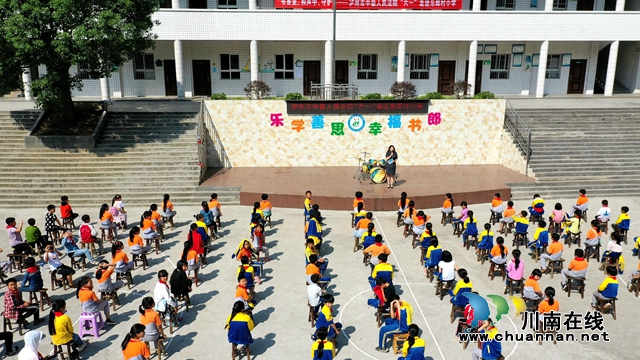 大山里的儿童节！泸州法院“缤纷彩蝶”普法志愿者与叙永村小儿童共度“六一”