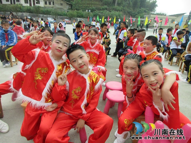 叙永县分水中心校喜迎“六一”