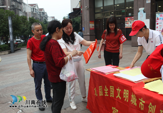 泸州市自然资源和规划局党委书记、局长丁跃萍到东升桥社区调研指导联系社区工作