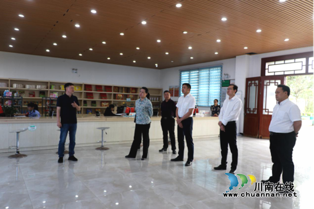 泸州市委副书记鞠丽调研泸县农村土地制度改革工作