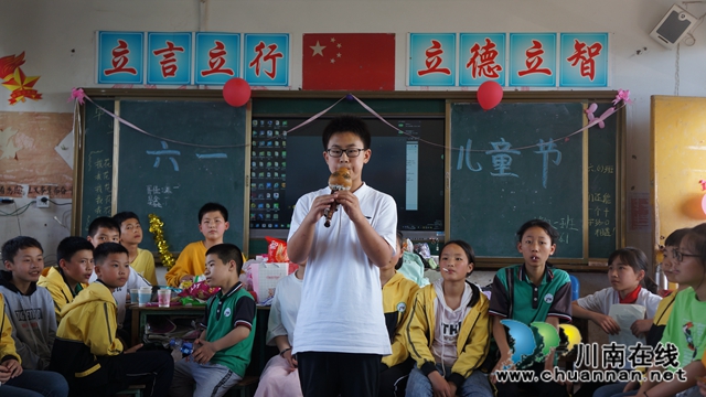 泸县立石镇中心小学分班庆“六一”