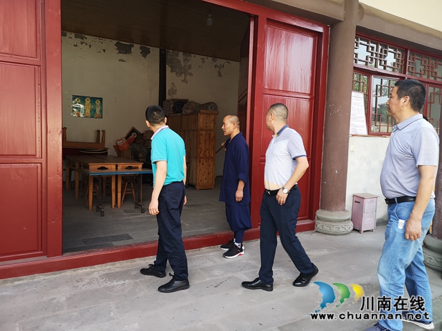 张福荣到泸县玉蟾街道龙脑寺开展慰问工作(图2)