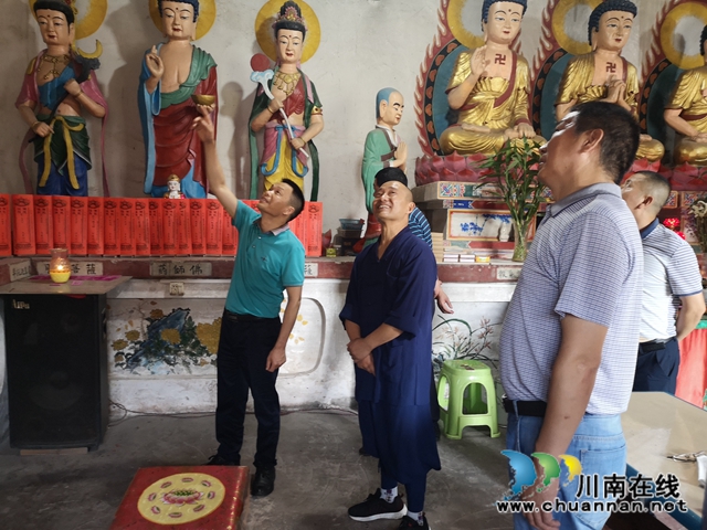 张福荣到泸县玉蟾街道龙脑寺开展慰问工作(图4)