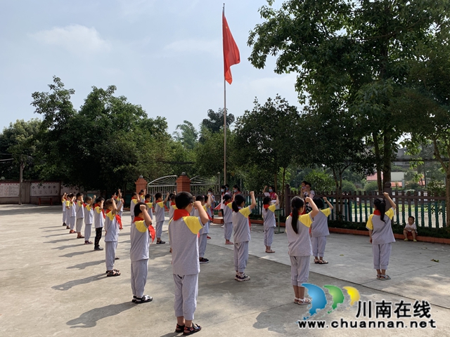 泸县得胜小学仁和完小举行具有村校特色的“六一”活动(图2) 泸县得胜小学仁和完小举行具有村校特色的“六一”活动(图2)