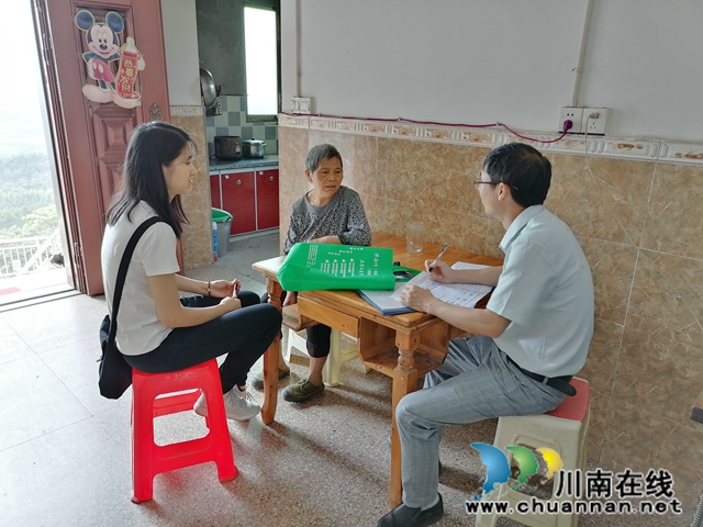 泸县玉蟾街道开展脱贫攻坚普查工作(图1)