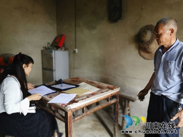 泸县玉蟾街道开展脱贫攻坚普查工作(图2)