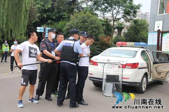 泸县玉蟾街道开展校园反恐防爆演练活动(图2)