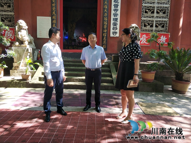 何刚到龙马潭区罗汉街道指导宗教场所“两乱”治理情况