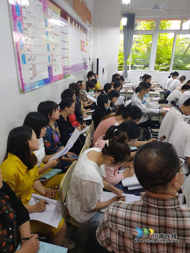 龙马潭区教师发展中心“双诊断”走进泸州十二中(图3)