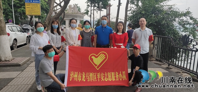 龙马潭区小市街道下大街社区开展扫黑除恶宣传活动