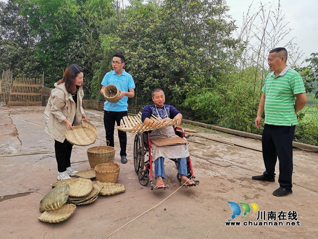 泸县太伏镇:玩抖音开网店种养新奇特 驻村工作队讲好伏龙村富农脱贫故事(图2) 泸县太伏镇:玩抖音开网店种养新奇特 驻村工作队讲好伏龙村富农脱贫故事(图2)