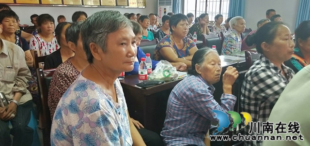 泸县海潮镇：健康服务满家园 关心关爱暖民心(图4)