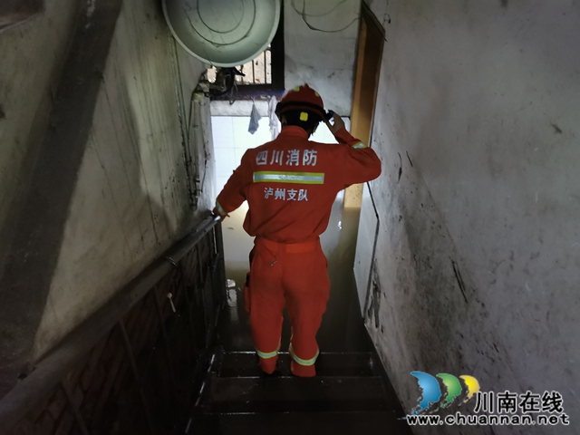 突发强降雨致使居民房被淹  泸州消防紧急救援(图7)