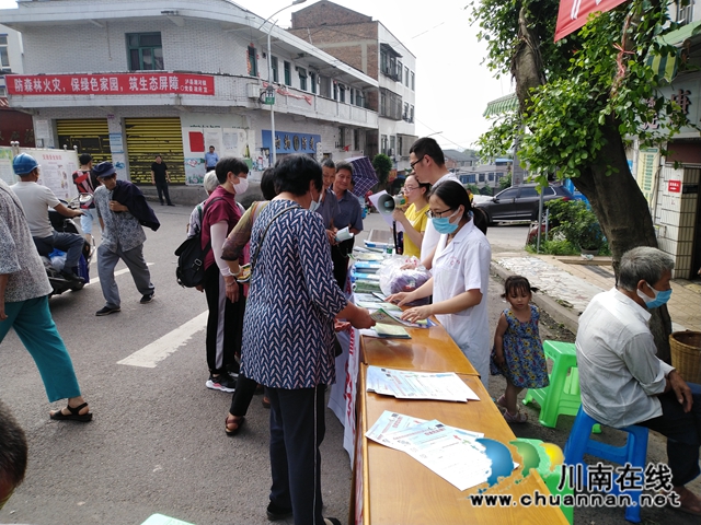 泸县潮河镇开展安全生产月咨询日活动(图3)