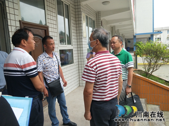 叙永县人大带队到分水中心校检查安全工作