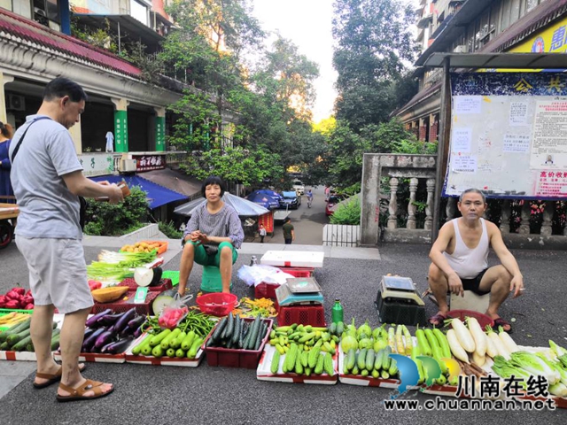 龙马潭区小市街道：小地摊大民生，城市烟火暖人心