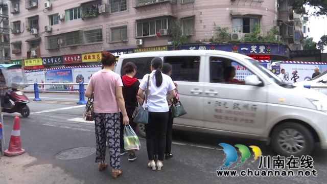 合江县政协委员心系民生，提案修建天桥护百姓安全(图2)