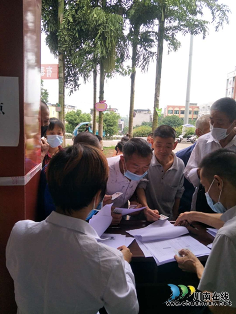 泸县残联到太伏镇开展残疾人集中下沉办证工作