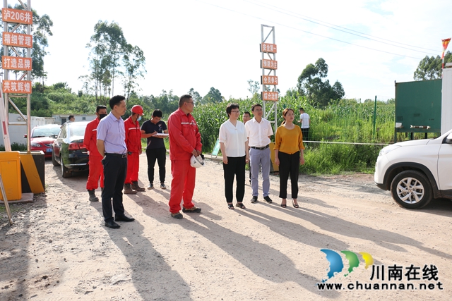 陈佳到泸县潮河镇督导脱贫攻坚、生态环保、安全生产等当前重点工作