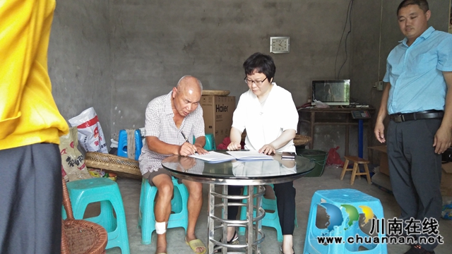 陈佳到泸县潮河镇督导脱贫攻坚、生态环保、安全生产等当前重点工作(图3)