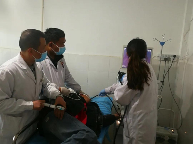 稻城来了个泸州医生，群众求医再不用东奔西走(图1)