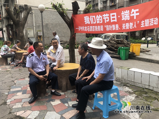 龙马潭：粽叶飘香沁人心 税务干部送温暖(图2)