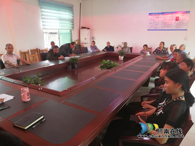 泸县玉蟾街道龙朝村开展贫困户产业发展工作会(图2)