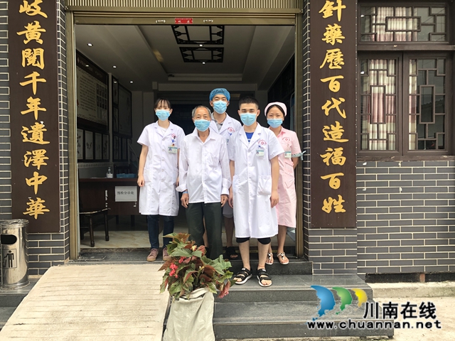 泸县太伏镇：爱心海棠谱写和谐医患情