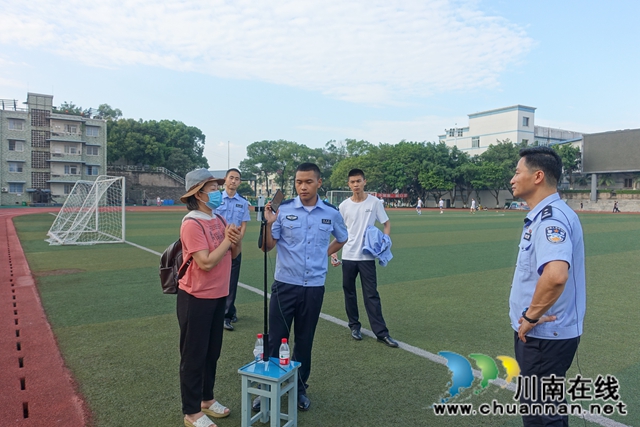 宣讲禁毒防艾  警盾一直在路上(图2)