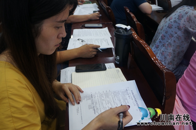 泸县立石镇召开脱贫攻坚等当前重点工作会(图2)