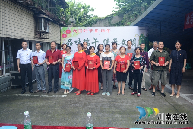 龙马潭区小市街道：粽叶飘香过端午，幸福和谐邻里情