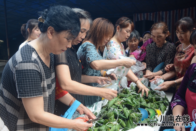 龙马潭区小市街道：粽叶飘香过端午，幸福和谐邻里情(图5)
