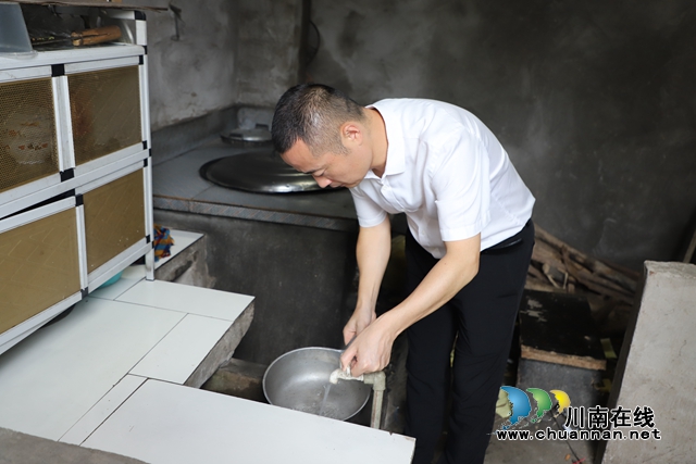 朱海斌到泸县玉蟾街道督导脱贫攻坚工作(图2)