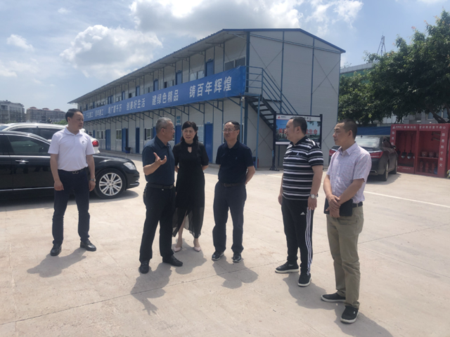 市人大调研医药企业，市场监管局陪同并汇报重点企业联系情况