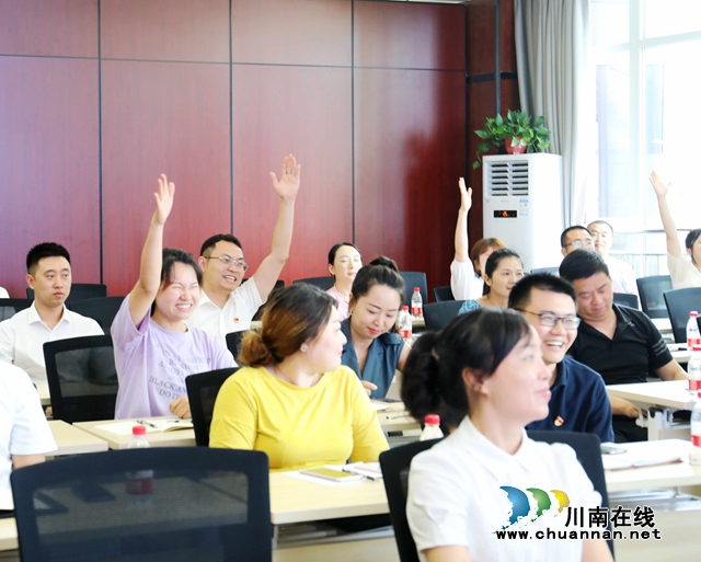 泸州龙马潭：立足岗位做表率，我为党旗添光彩！(图3)