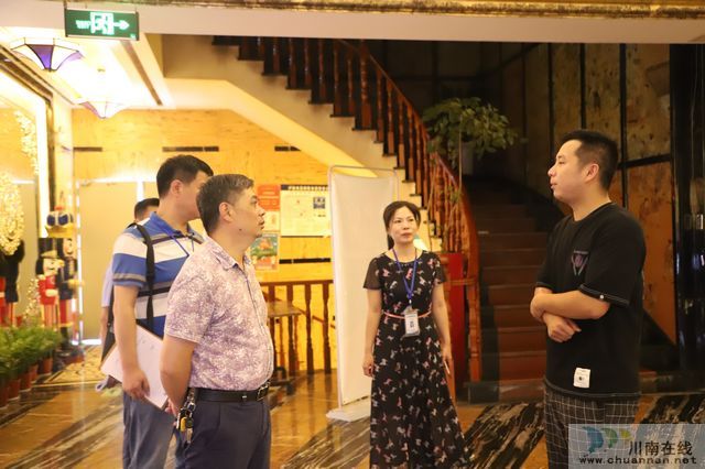 玉蟾街道开展“党政同责、一岗双责”包联重点企业安全生产检查(图4)