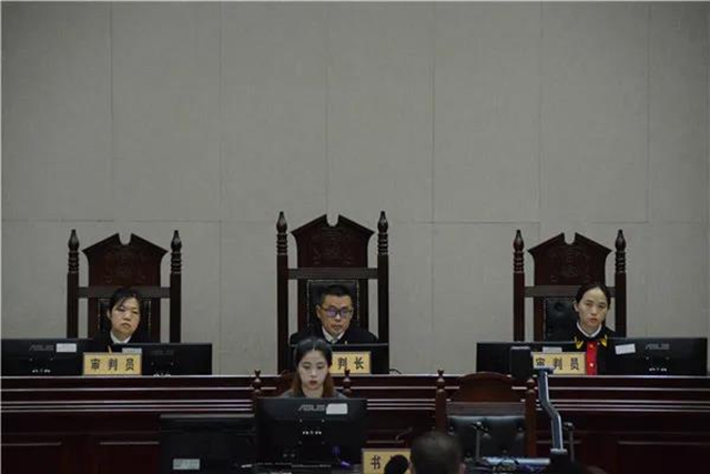 旁听庭审“零距离”，江阳法院以案释法“敲警钟”(图2)