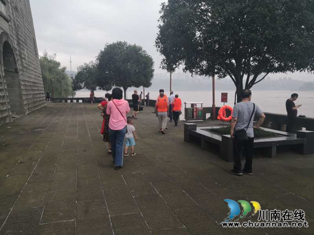 江阳区东门口社区积极开展防汛工作