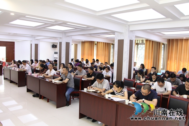 何刚深入龙马潭区红星街道宣讲2020年全国两会精神(图2)