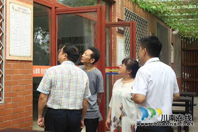 泸州市政协到泸县玉蟾街道视察综合文化站工作