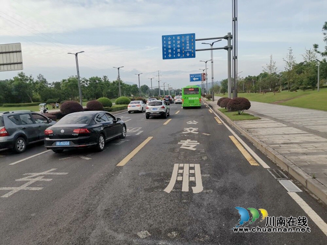 泸州长江大桥封桥后 过江公交客流日均增长2.7万人次(图2) 泸州长江大桥封桥后 过江公交客流日均增长2.7万人次(图2)