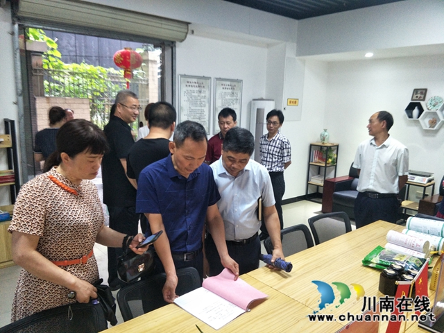 泸县人大调研龙马潭区红星街道大驿坝社区人大工作