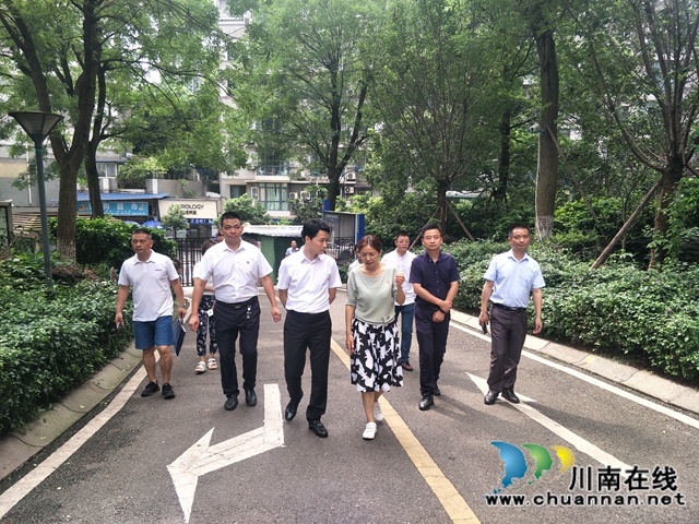 章华峰调研龙马潭区红星街道大驿坝社区锦华十年城小区党建与养老服务情况