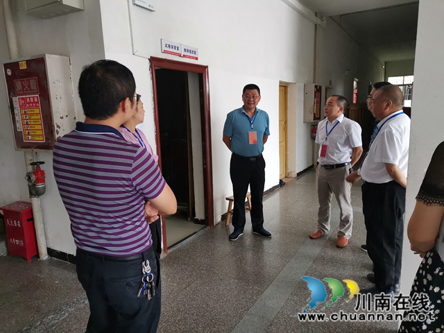 冯图到合江县九支中学检查中考工作(图2)