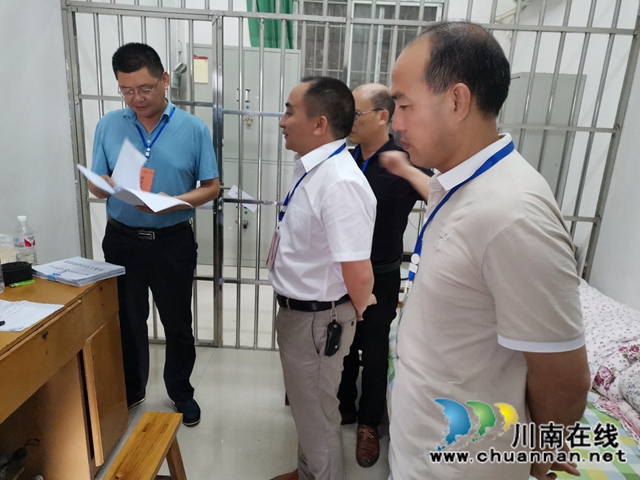 冯图到合江县九支中学检查中考工作