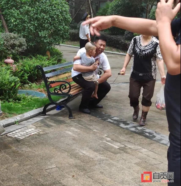 致敬！自贡一“物业小哥”冲进火场救出男童(图4)