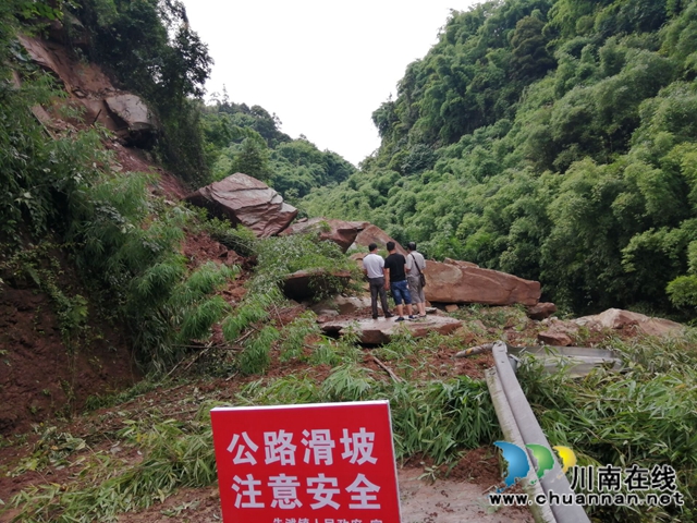 合江县先滩镇人大代表助力防汛防洪