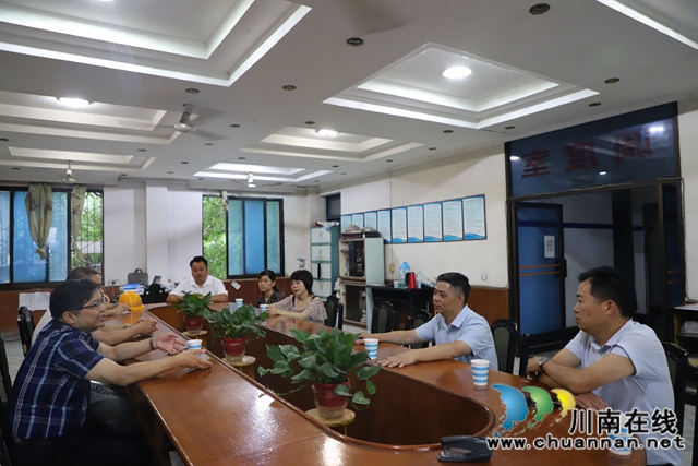 泸县玉蟾街道人大代表开展走访企业活动(图4)